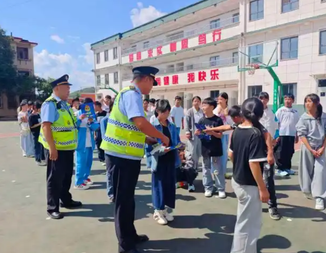 对全市村庄学生出行安全相关展开调度针对摸排中公共交通线路 对全市村庄学生出行安全相关展开调度针对摸排中公共交通线路